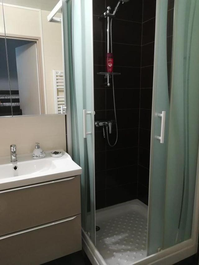 Studio Cabine Vue Port Avec Parking Prive, Piscine, Parc, Boulodrome آجد المظهر الخارجي الصورة