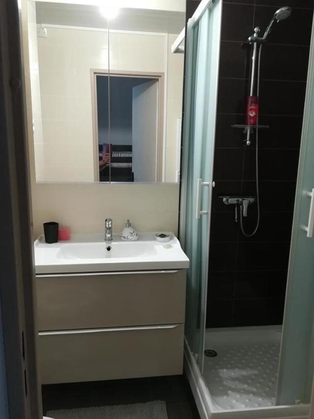 Studio Cabine Vue Port Avec Parking Prive, Piscine, Parc, Boulodrome آجد المظهر الخارجي الصورة